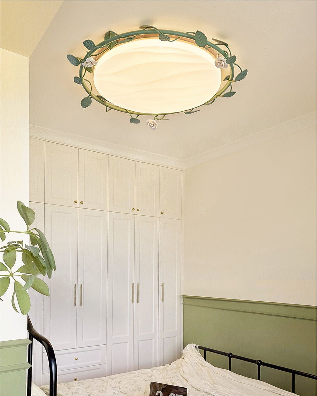 lush Mount Ceiling Light with Leaf Design